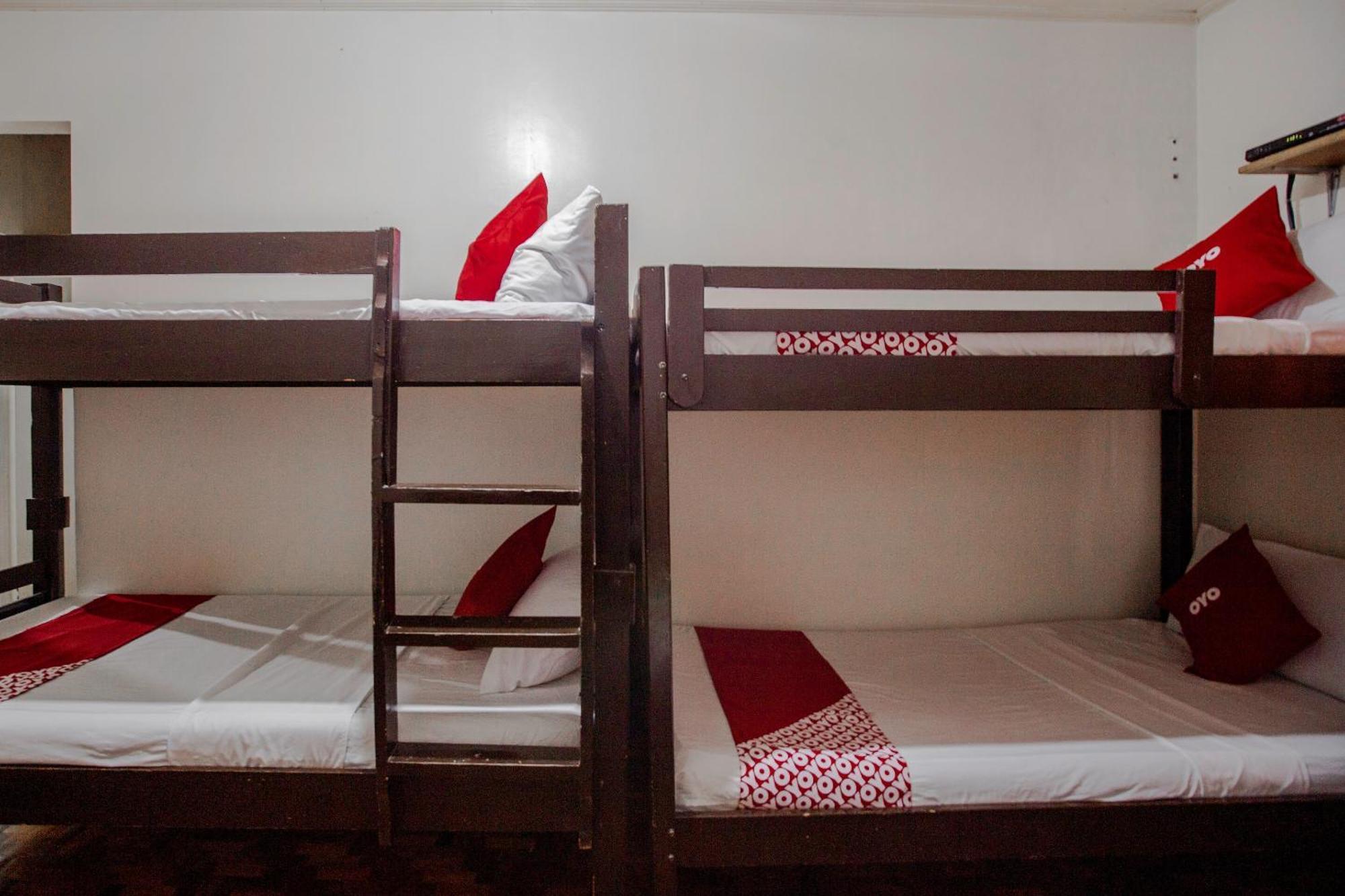 Oyo 741 Sierra Travellers Hotel 3*